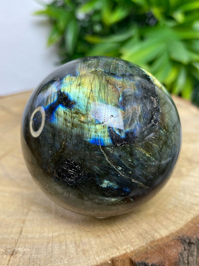 Große Labradorit Kugel - mit Schimmer