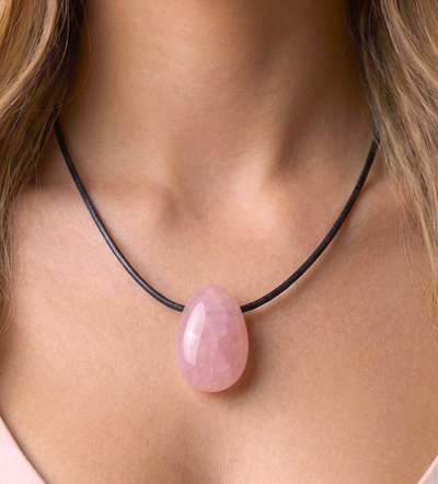 Rosenquarz Anhänger - mit/ohne Lederband (A-Qualität)