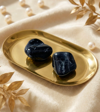 2 x Schwarzer Turmalin - Trommelsteine mit Gold-Beutel