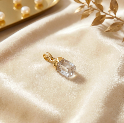 Blauer Topas Anhänger - mit Lederband