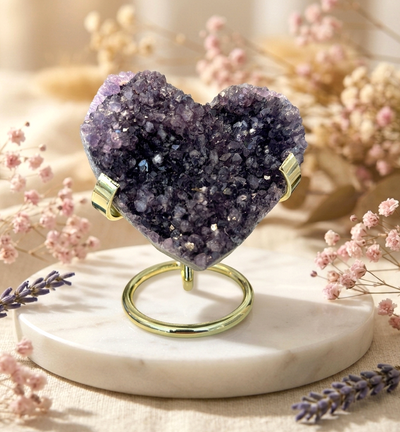 Großes Amethyst Herz - auf Gold-Ständer (Schöne Qualität)