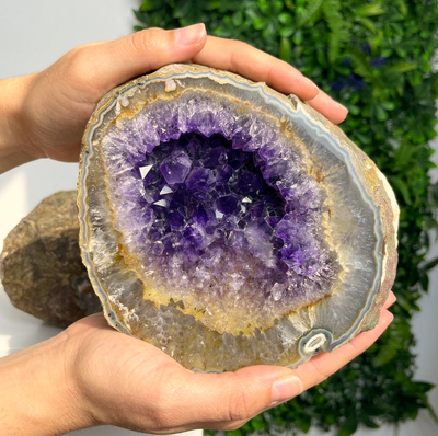 Mittelgroßes Uruguay Amethyst Designstück (AAA-Qualität)