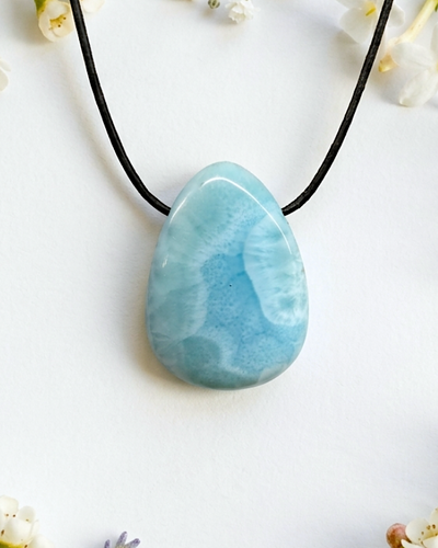 Großer Larimar Anhänger - mit Lederband (A-Qualität)