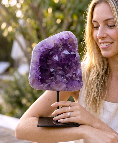 XXL Amethyst Designstück auf Ständer (AA-Qualität)