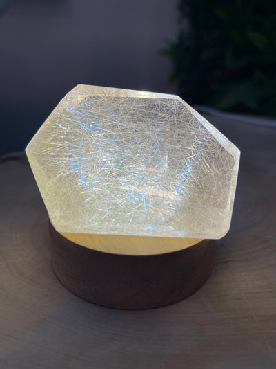 Rutilquarz Designstück - mit LED-Ständer (A-Qualität)