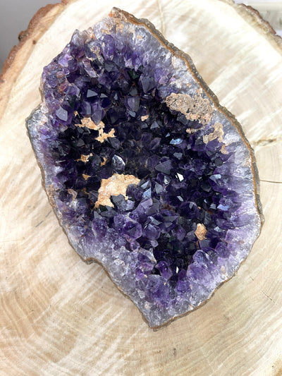 Mittelgroßes Uruguay Amethyst Designstück (AAA-Qualität)
