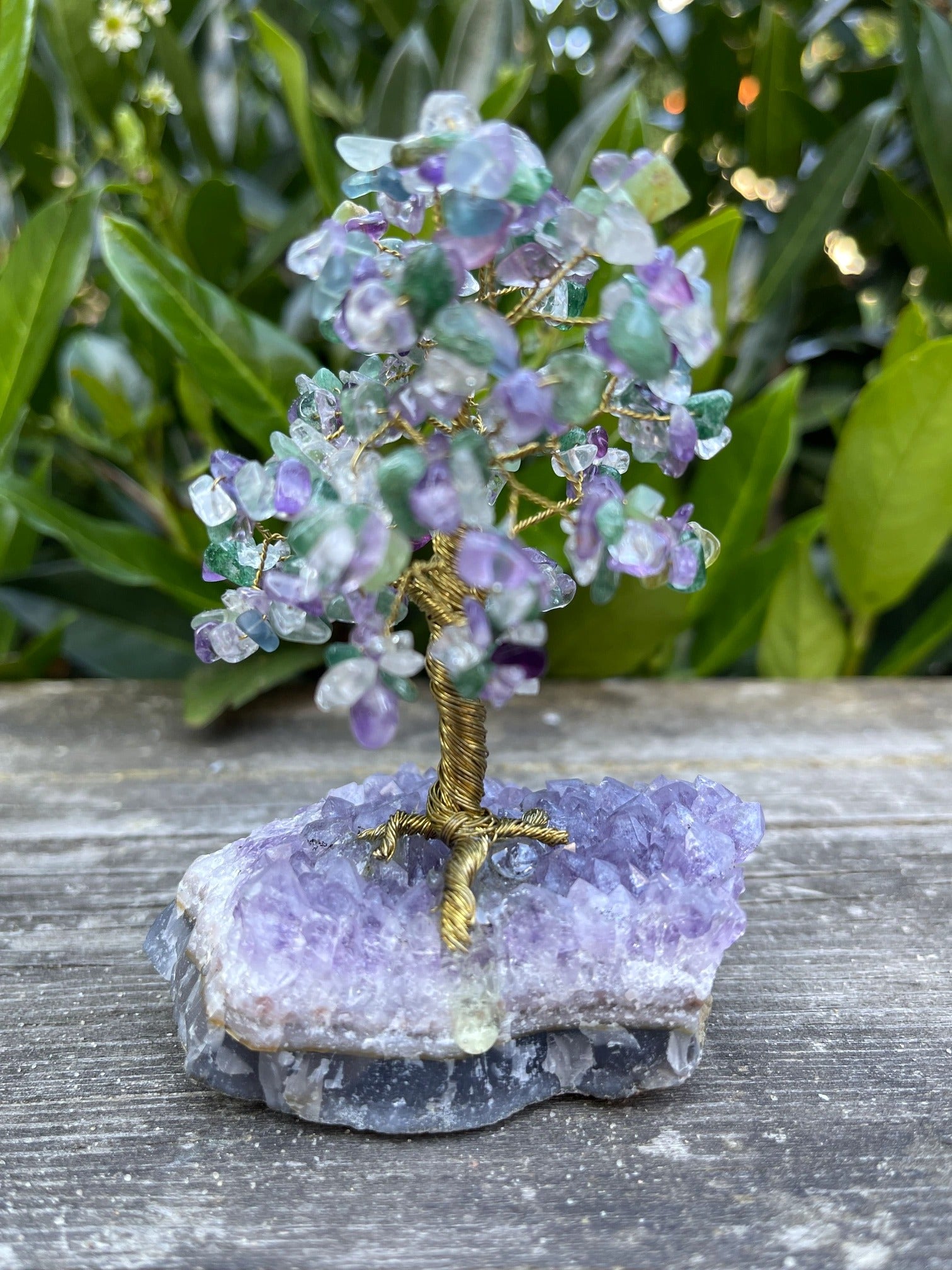 Freude - Glücksbaum aus Amethyst (Basis), Bergkristall & Fluorit (Blätter)