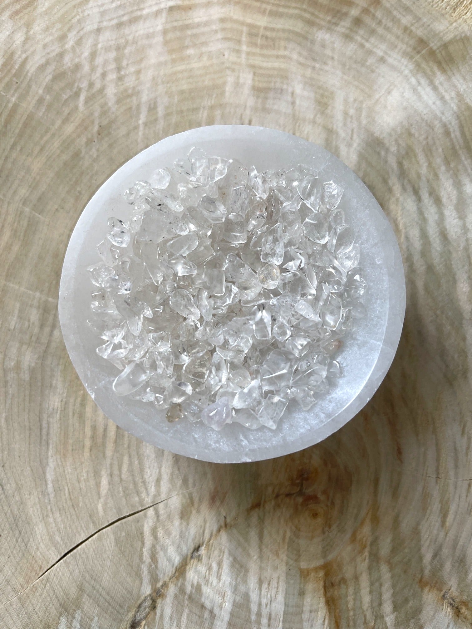 Selenit-Schale mit Bergkristall Steinchen
