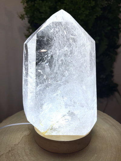 XXL Bergkristall Designstück - mit LED-Ständer (Sehr schöne Qualität)