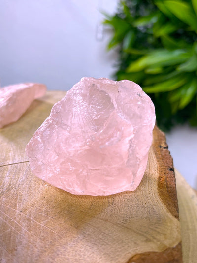 Mittelgroßes Rosenquarz Rohstück (Schöne Qualität)