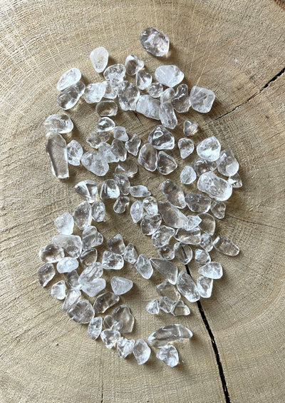 Kleine Bergkristall Trommelsteine - im Gold-Beutel