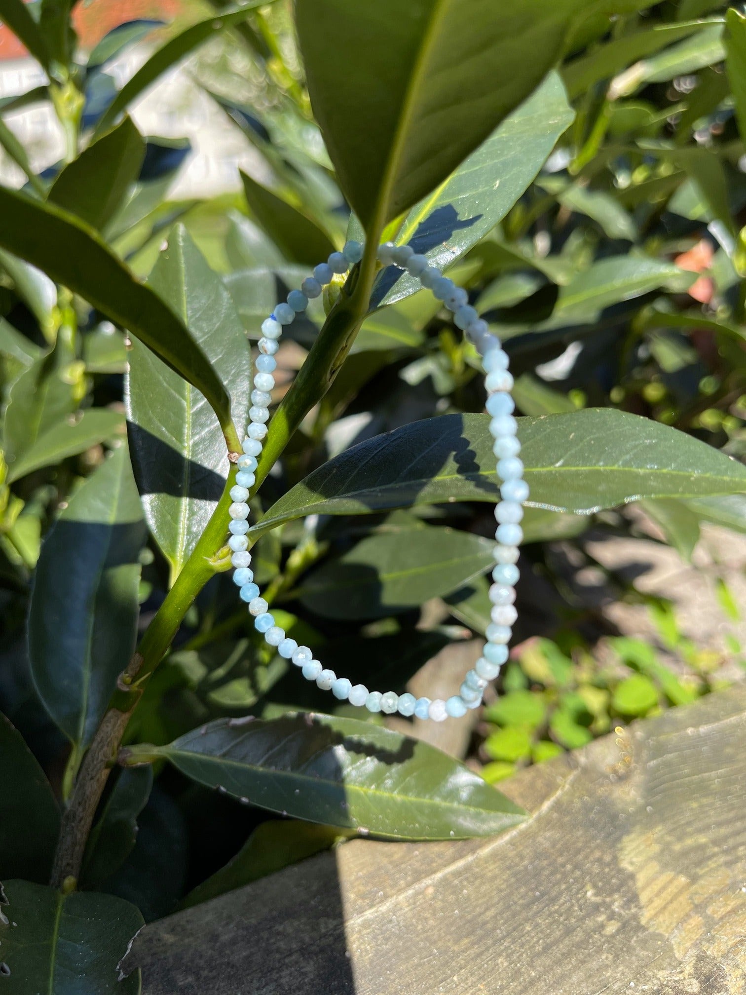 Facettiertes Larimar Armband mit edlem Schweberahmen (A-Qualität)