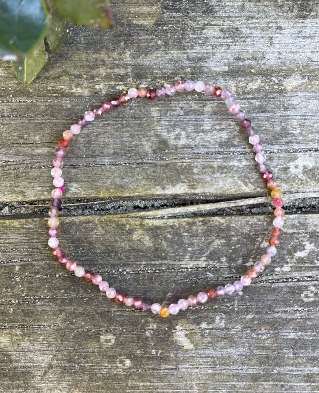 Facettiertes Spinell Armband mit edlem Schweberahmen (A-Qualität)
