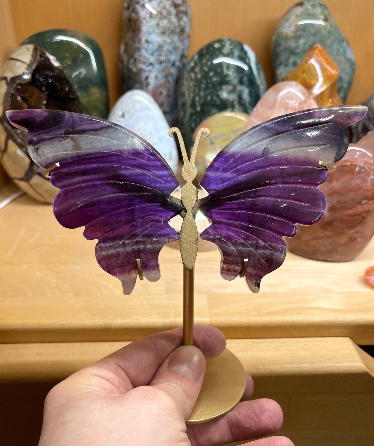 Schmetterling aus Fluorit auf maßgefertigten Goldständer (A-Qualität)