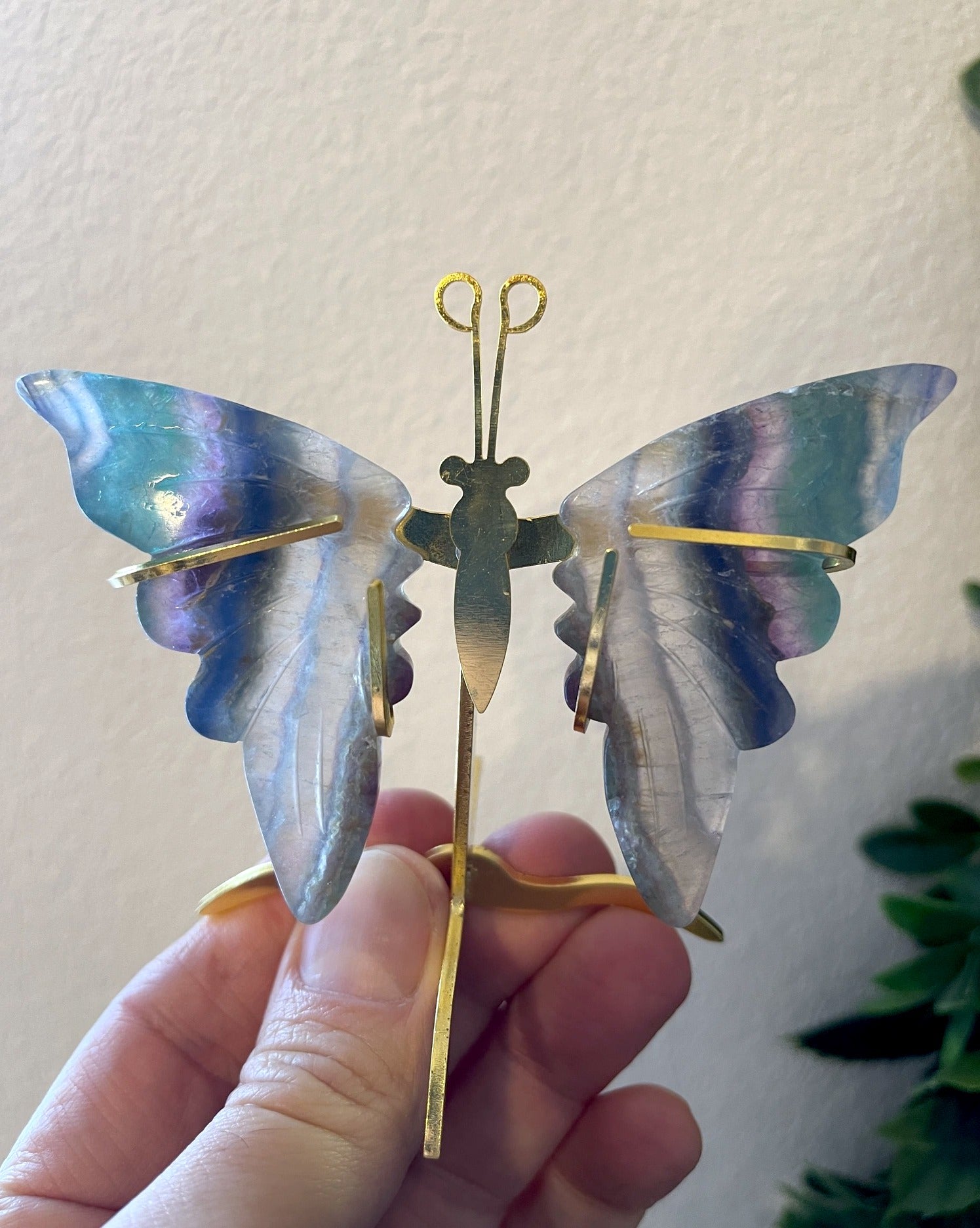 Schmetterling aus Fluorit - mit Goldständer