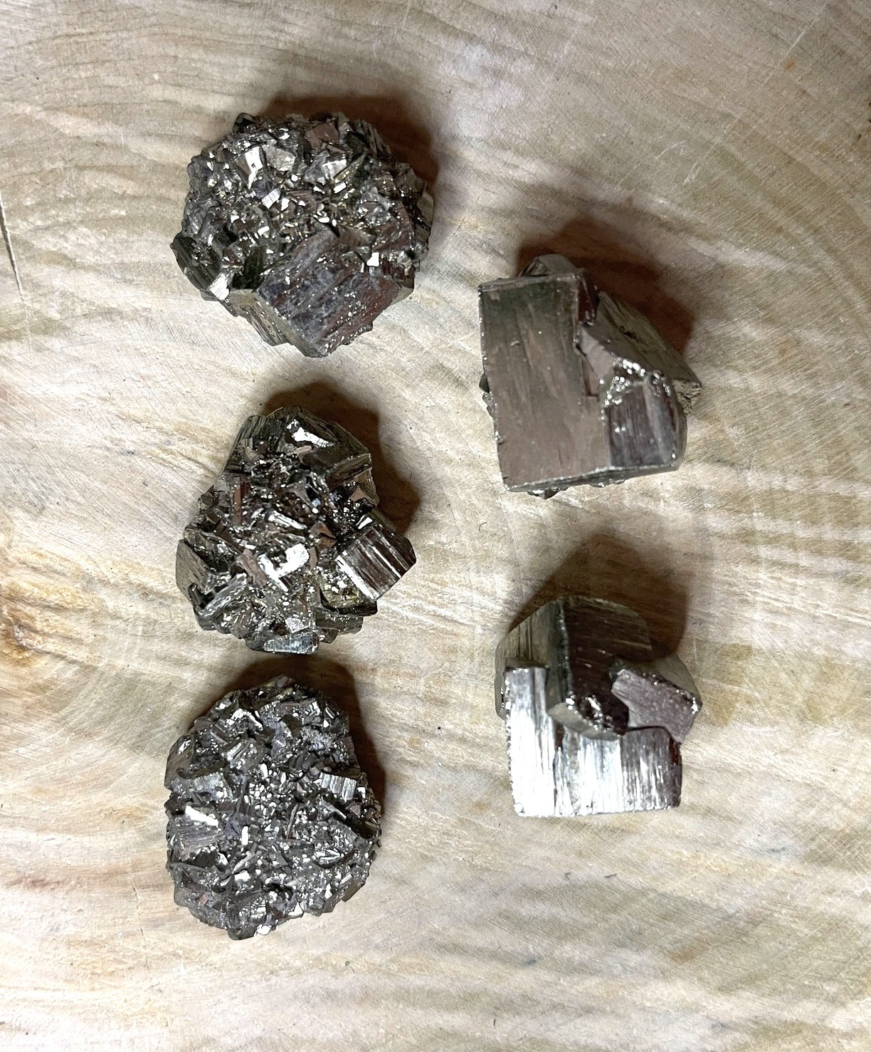 Pyrit Kristalle und Würfel