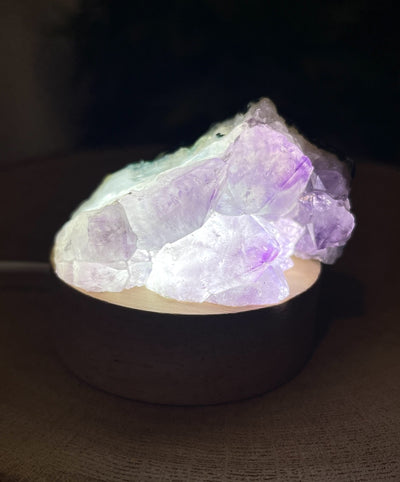 Kleine Amethyst Lampe - mit LED-Ständer