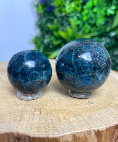 Dunkle Apatit-Kugel (A-Qualität)