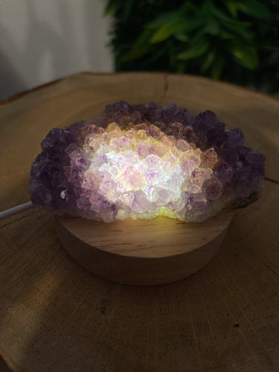 Mittelgroße Amethyst Lampe - mit LED-Ständer