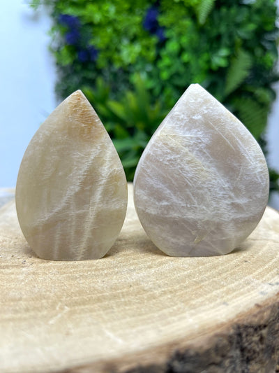 Mondstein Designstück mit Schimmer - Stein der Frau