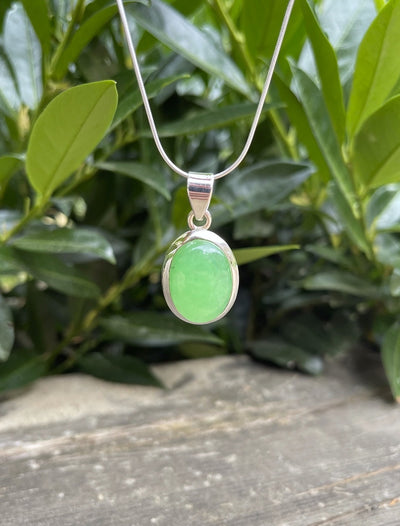 Jade Anhänger mit 925er Silberkette (A-Qualität)