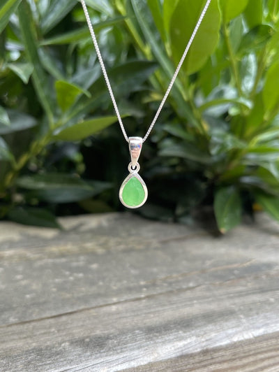 Echte facettierte Jade Anhänger mit 925er Silberkette (A-Qualität)