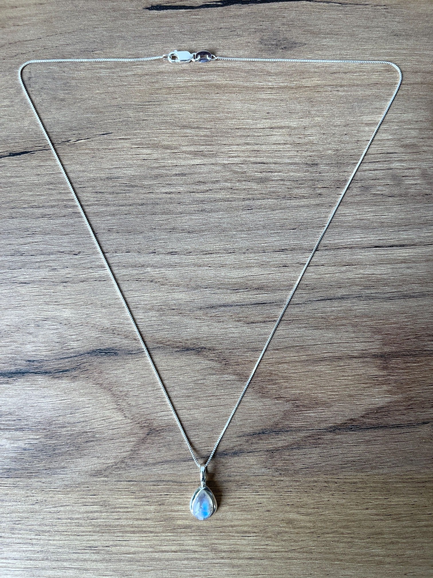 Mondstein-Anhänger mit 925er Silberkette (A-Qualität)