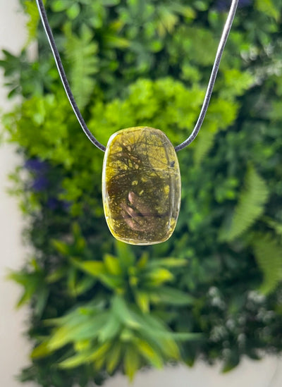 Pistazien Opal - Anhänger mit Bohrung (A-Qualität)