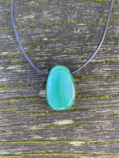 Malachit Anhänger mit Lederband (A-Qualität)