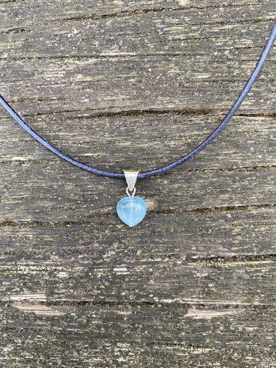 Aquamarin Anhänger mit Lederband