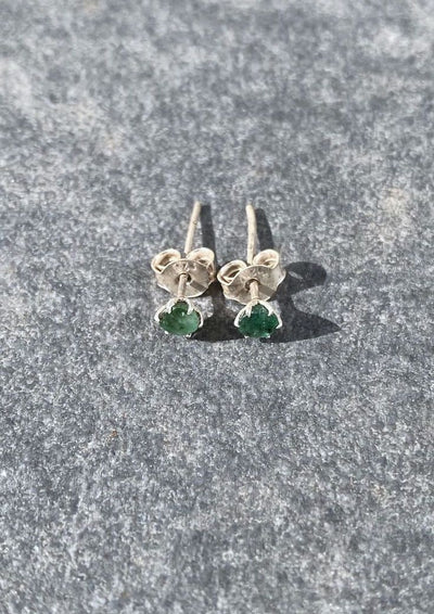 Smaragd Ohr-Stecker mit 925er Silber