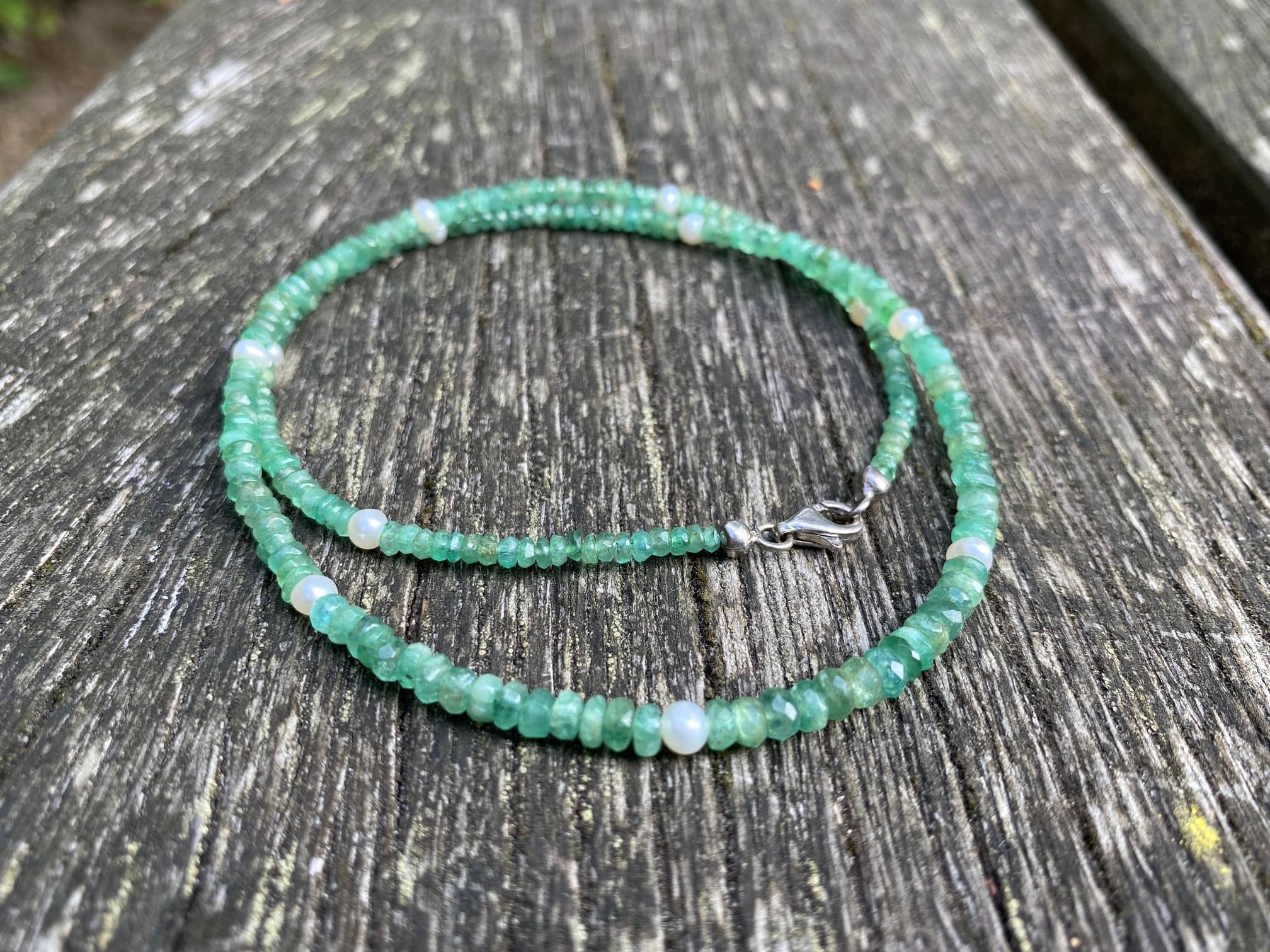 Smaragd-Halskette mit Süßwasserperle